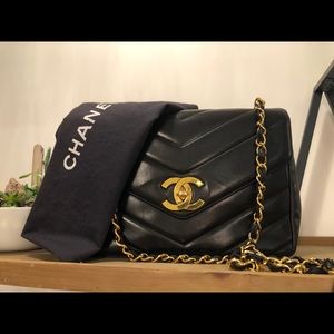 Authentic CHANEL Jumbo single bag